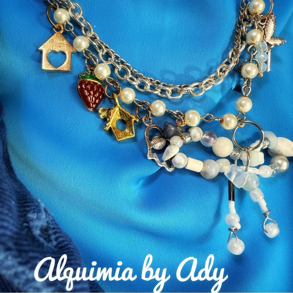 PEARL STATEMENT CHUNKY CHARMS NECKLACE - Picture 2 of 3